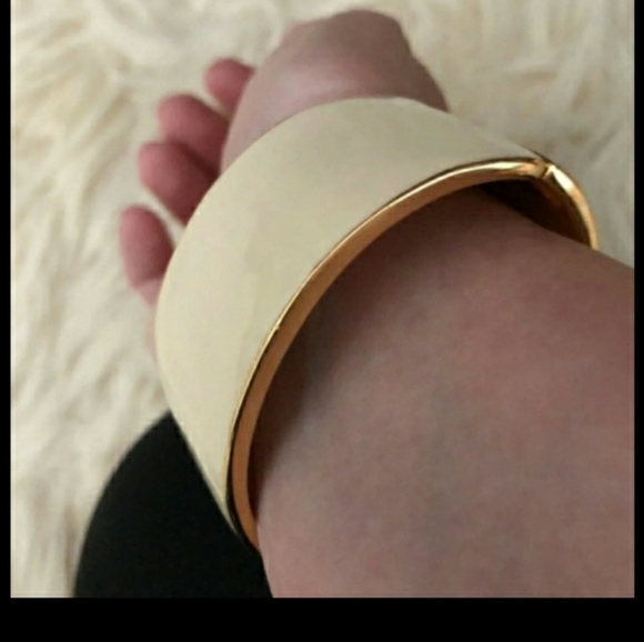 TORY BURCH STATEMENT LOGO CUFF BRACELET NWOT with signature stamp - Picture 3 of 4